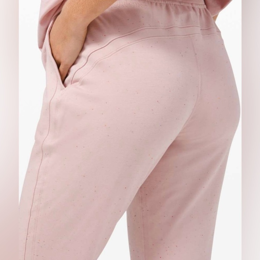 LULULEMON LA Warm Down High-Rise Jogger- Mink Berry/ Size 8 - Picture 3 of 8